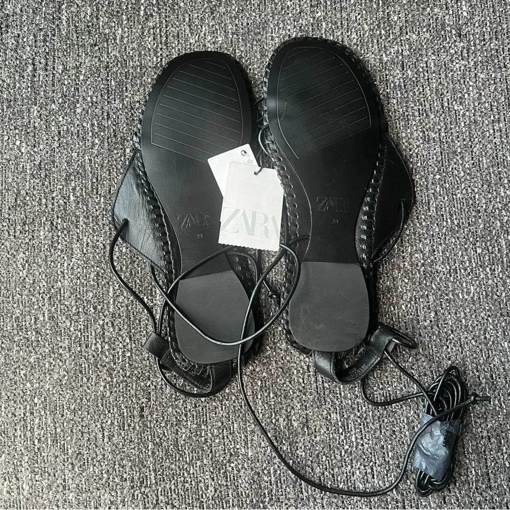 Zara chic black